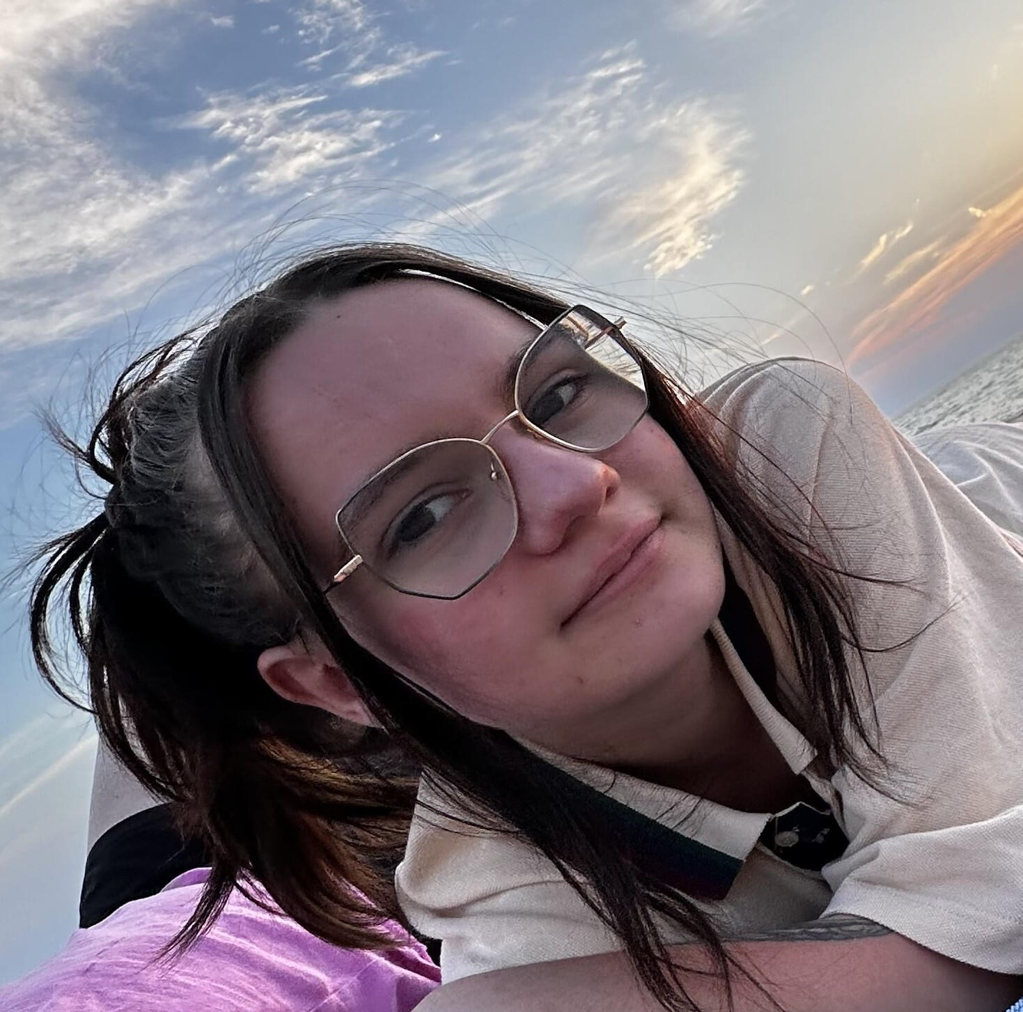 Blinking illustrative gif, bright orange and yellow